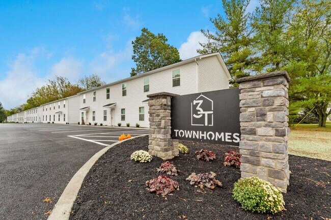 Building Photo - 386 N Franklin St