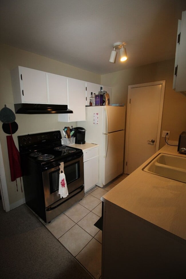 Building Photo - Great Condo