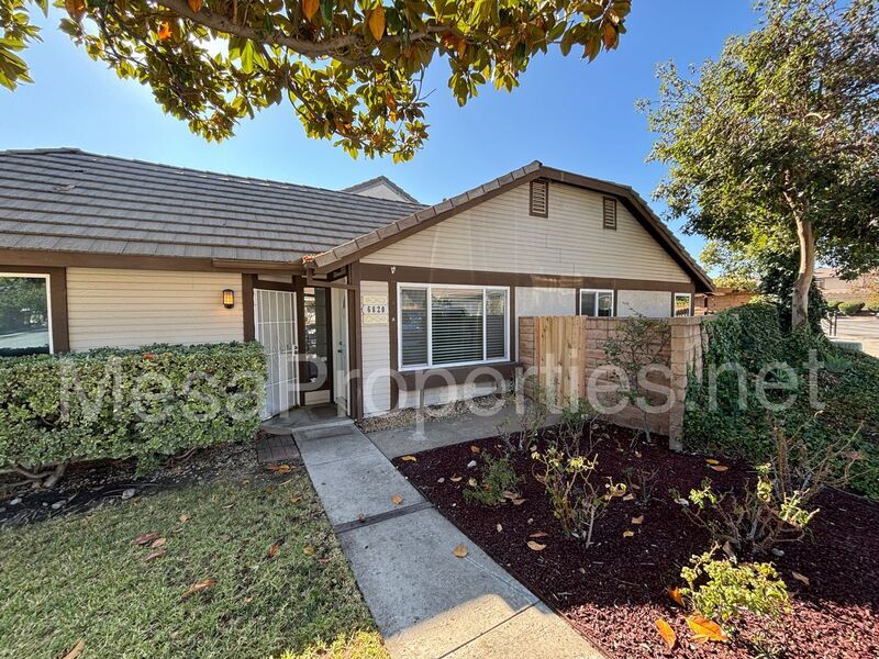 Foto principal - 6820 Carob Ave