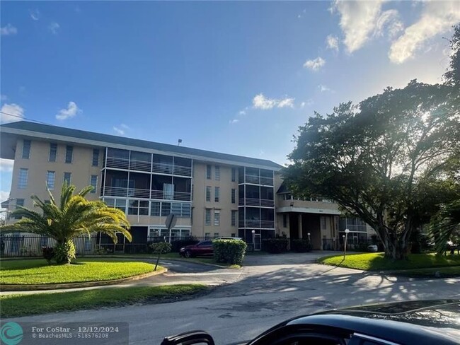 Foto del edificio - 4848 NW 24th Ct