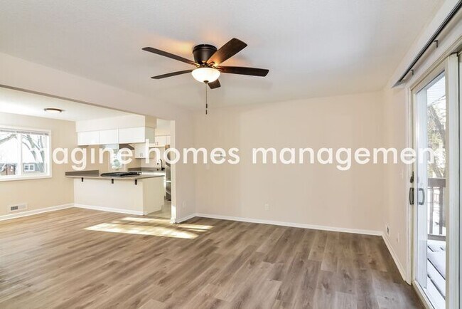 Building Photo - Charming 5 Bedroom Home in Apple Valley!!