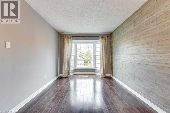 Building Photo - 2272 Mowat Ave