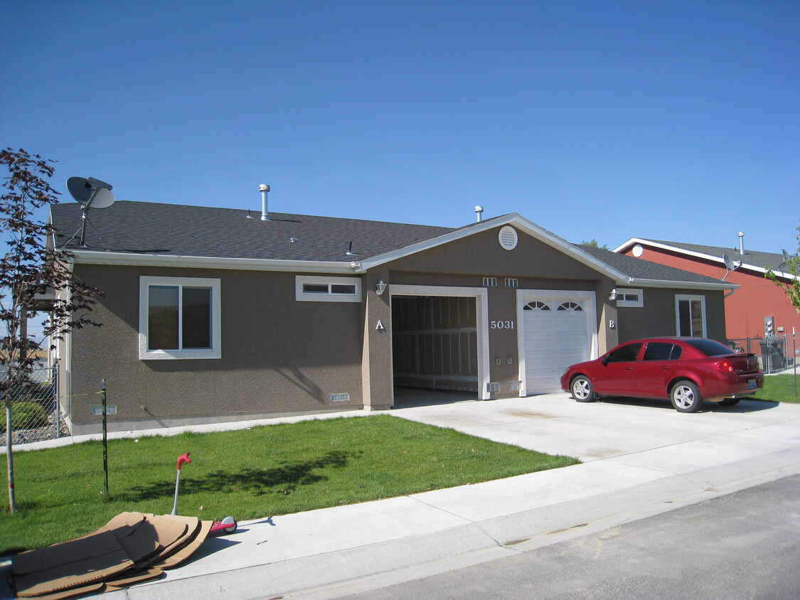 Primary Photo - 5017 Buckaroo Dr