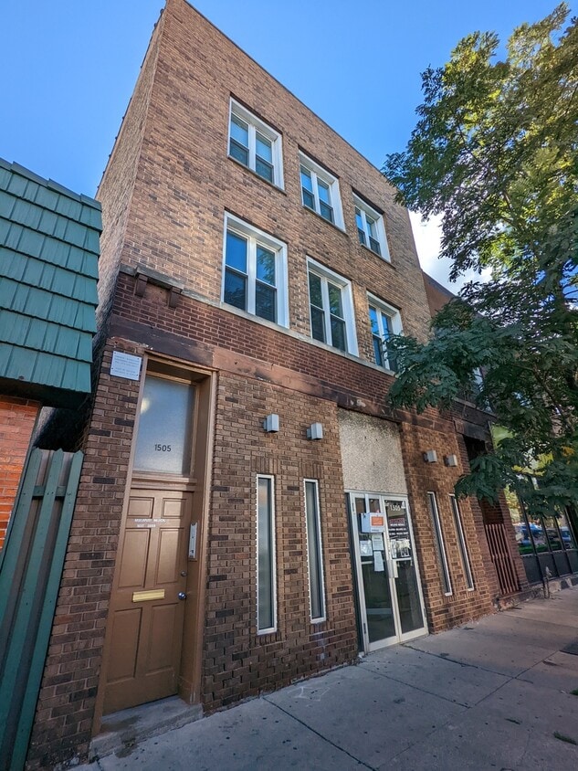 Primary Photo - 1505 W Devon Ave