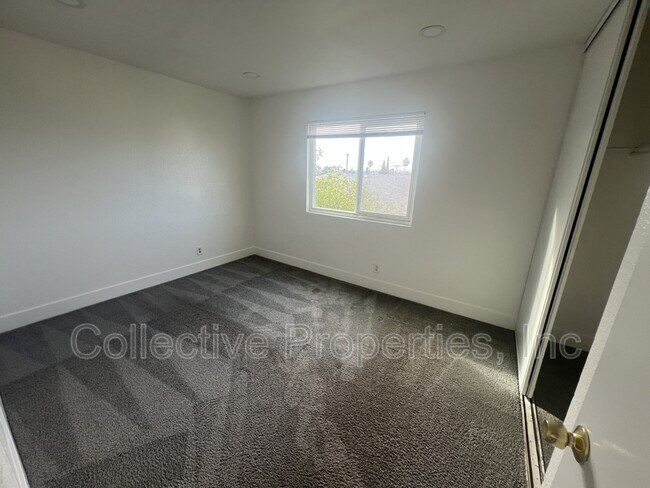 Foto del edificio - 3965 Logan Ave