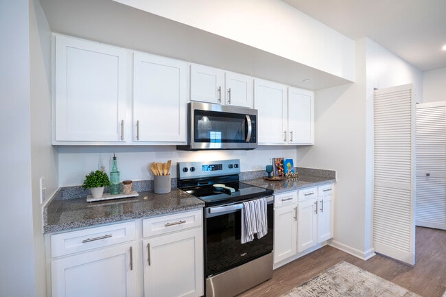 Building Photo - The Heights at State College