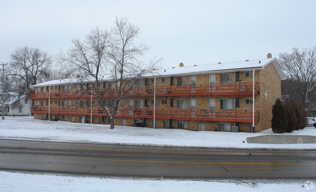Building Photo - The Uptowner