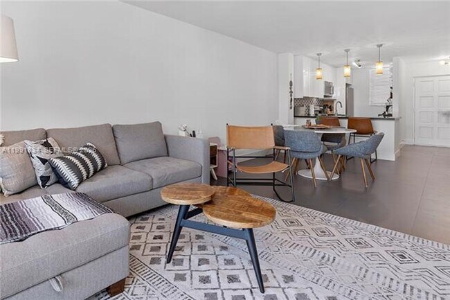 Foto del edificio - 777 NE 62nd St