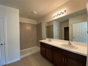 Building Photo - 1913 NW 24th Pl