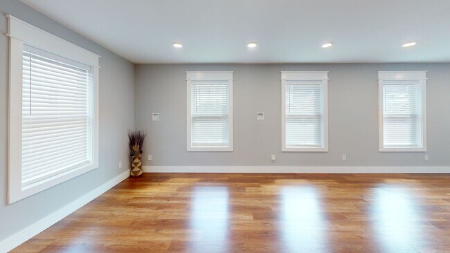 Building Photo - 6BR/6BA in Fort Sanders |Off Campus Housin...