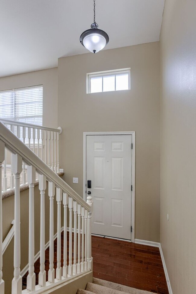 Foto del edificio - Warm & Welcoming 3 Bedroom Near 192nd & Q ...