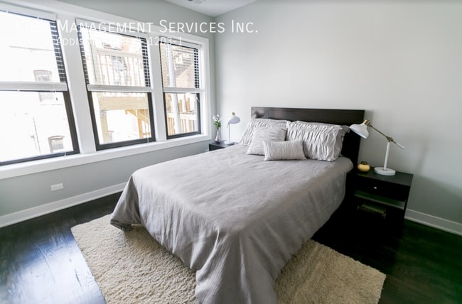Building Photo - 1203 W Addison St