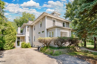 Building Photo - 1322 Wilmette Ave