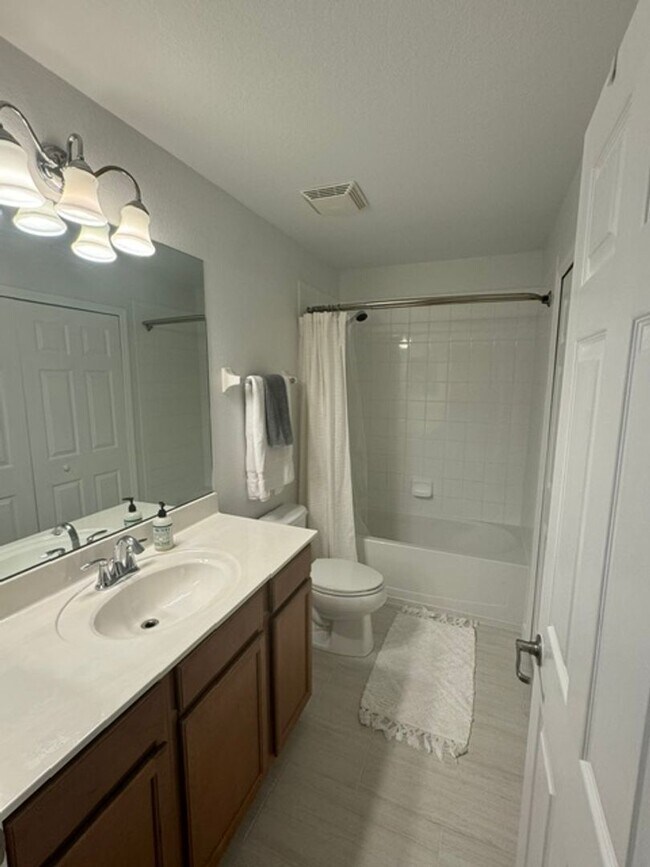 Building Photo - 9085 Gervais Cir