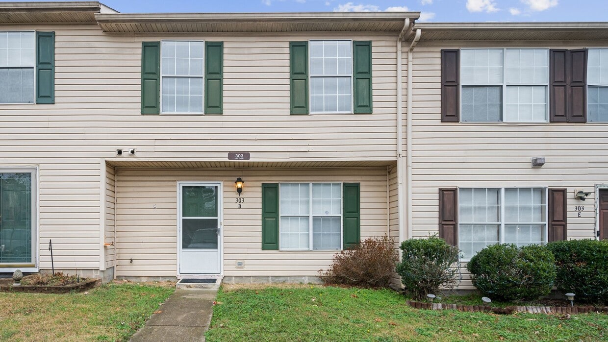 Primary Photo - Updated Townhome in Newport News