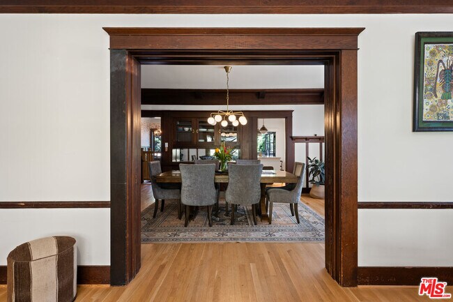 Foto del edificio - 1421 Edgecliffe Dr