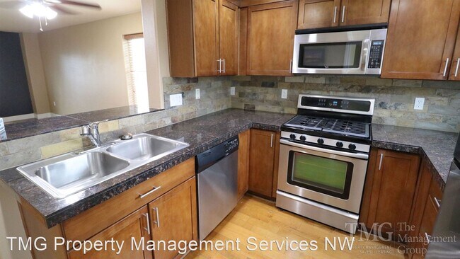 Foto del edificio - 2 br, 2 bath House - 810 SW 173rd Avenue