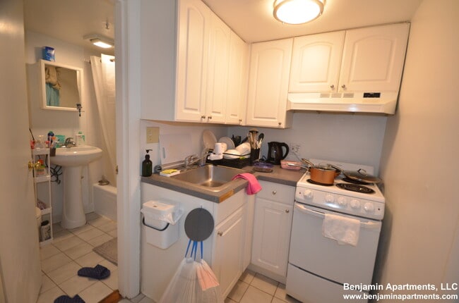 Building Photo - 521 Beacon St
