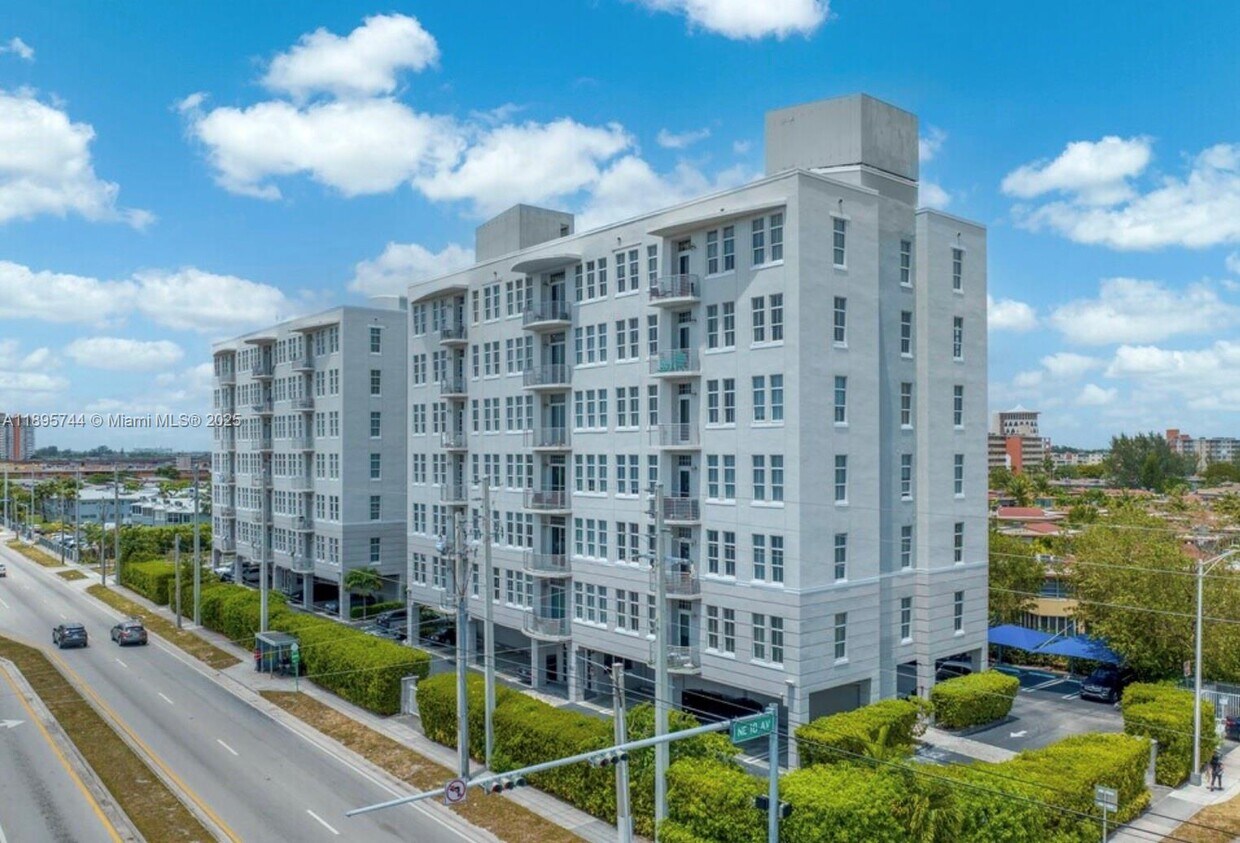 Foto principal - 1791 NE Miami Gardens Dr