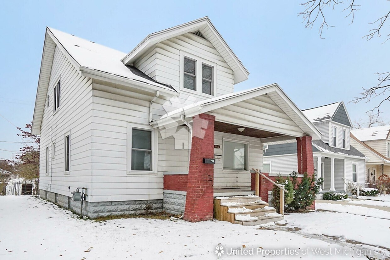 Primary Photo - 919 Crescent St NE