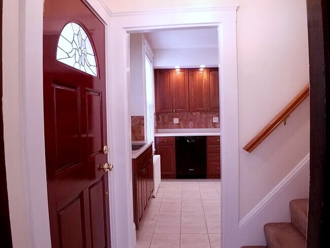 Rear Entryway - 58 Boston St