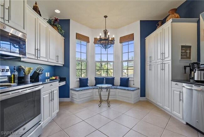 Foto del edificio - 5021 Maxwell Cir