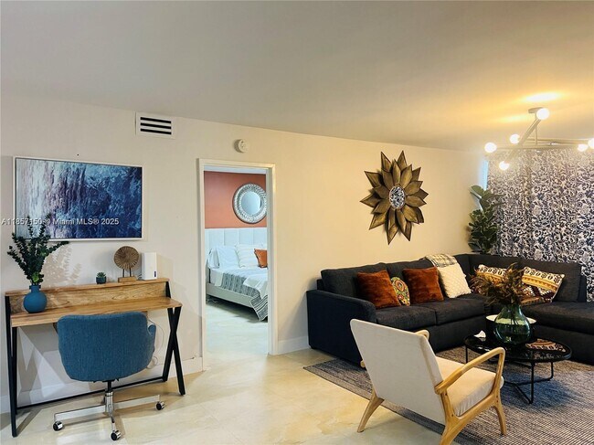 Foto del edificio - 5225 Collins Ave