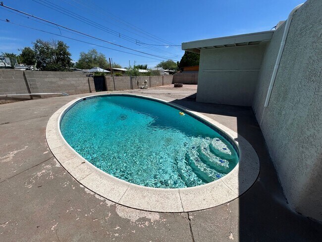Foto del edificio - 4 Bedrooms PLUS Pool