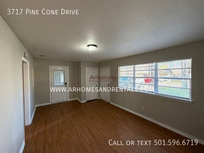 Building Photo - 3717 Pine Cone Dr