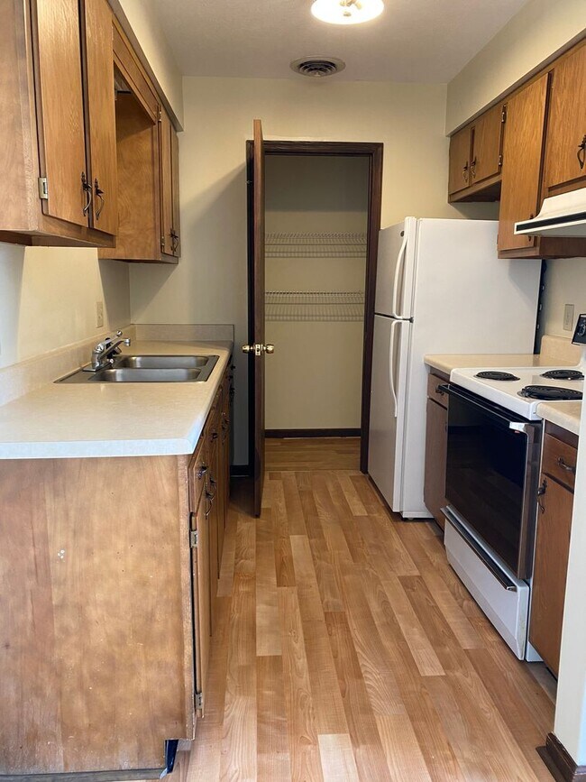 Building Photo - 2 Bed, 1 Bath near EMU