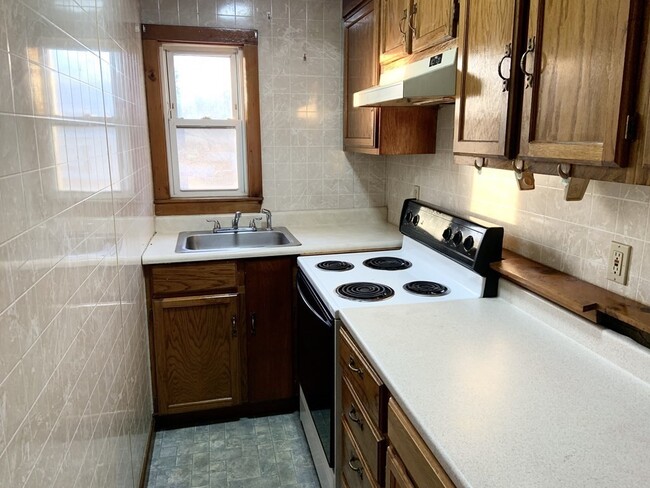 Building Photo - 406-408 Oak Hill Rd