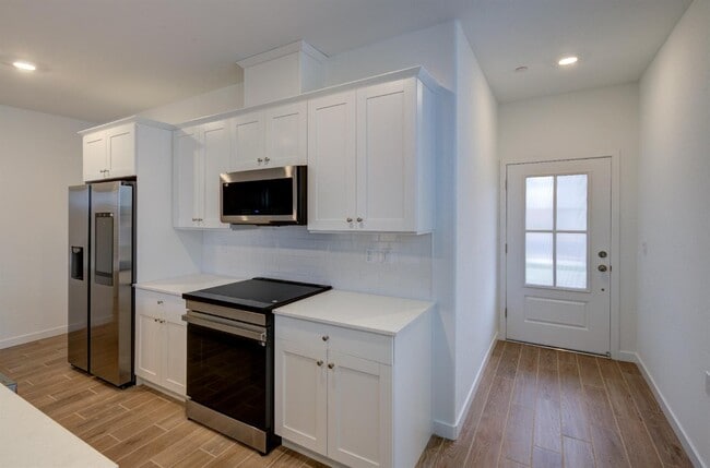 Foto del edificio - 905 Plum Tree Ave