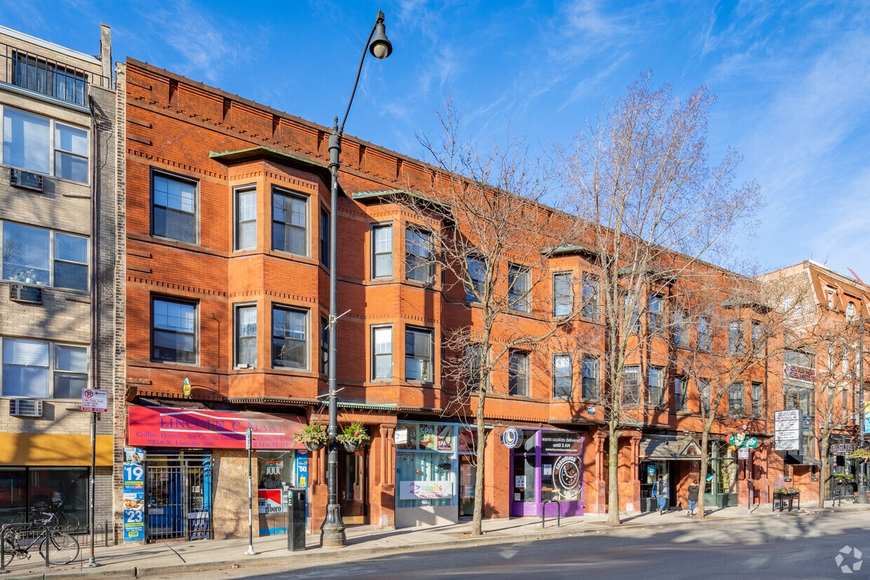 Foto principal - 2256-64 N. Lincoln Ave.
