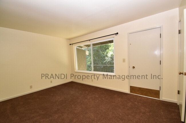 Building Photo - Bright & Peaceful 2BR Townhouse with Deck,...