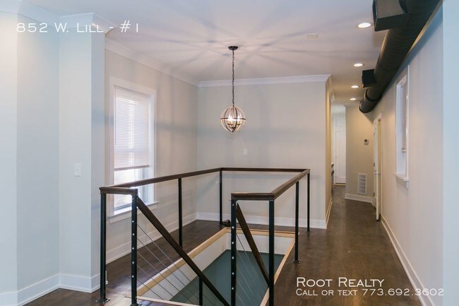 Foto del edificio - 852 W Lill Ave