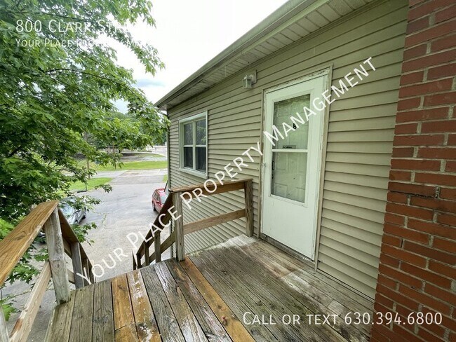 Foto del edificio - UPDATED AND SPACIOUS 3 BEDROOM, 1 BATHROOM...