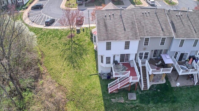 Foto del edificio - Extremely well maintained END UNIT townhouse in Ballenger creek available before the holidays!