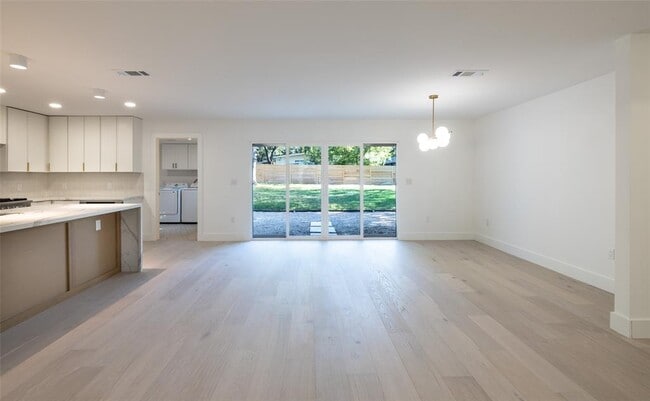 Building Photo - 1206 Cloverleaf Dr