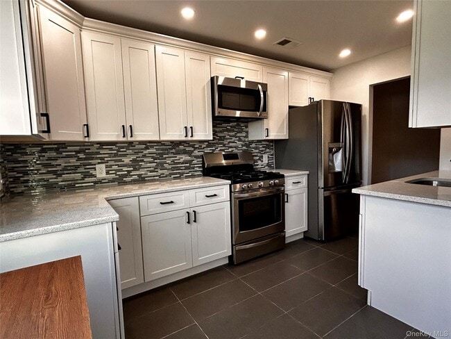 Foto del edificio - 276 Temple Hill Rd