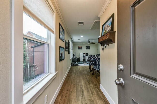 Entry to apartment - 1712 Blodgett St