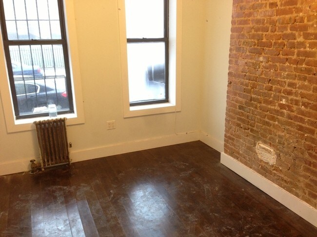 Building Photo - 1404 Putnam Ave