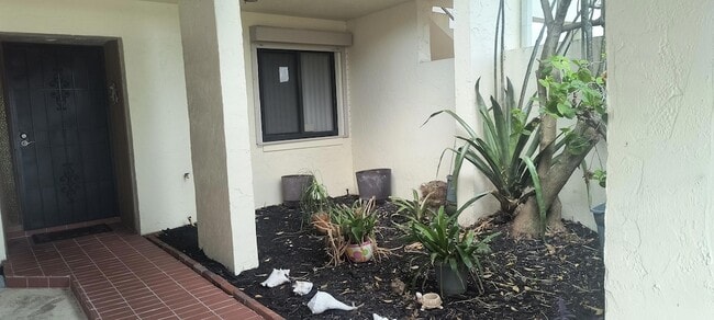 Building Photo - 1611 Minutemen Causeway