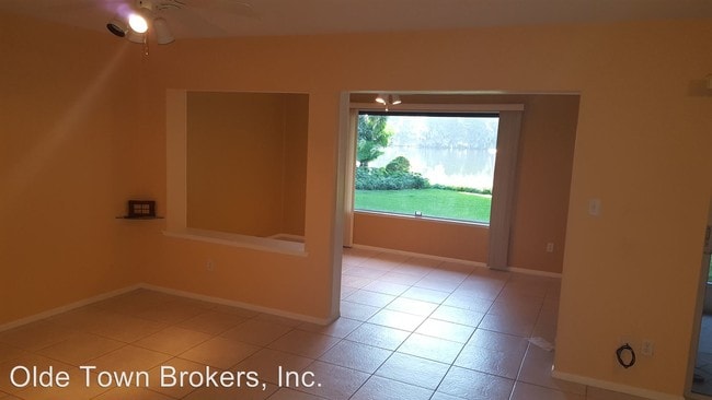 Building Photo - 518 Country Club Dr