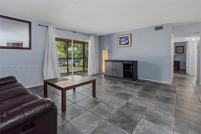 Building Photo - 3083 N Oakland Forest Dr