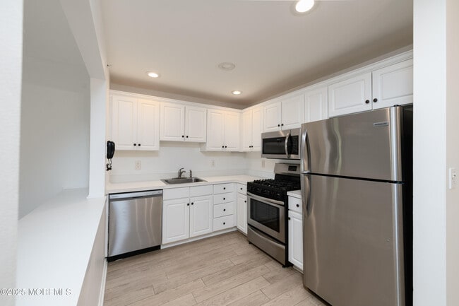 Building Photo - 430 Wedgewood Cir
