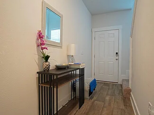 Foto del edificio - Easy access to Navy Federal complex, shopping & interstate.