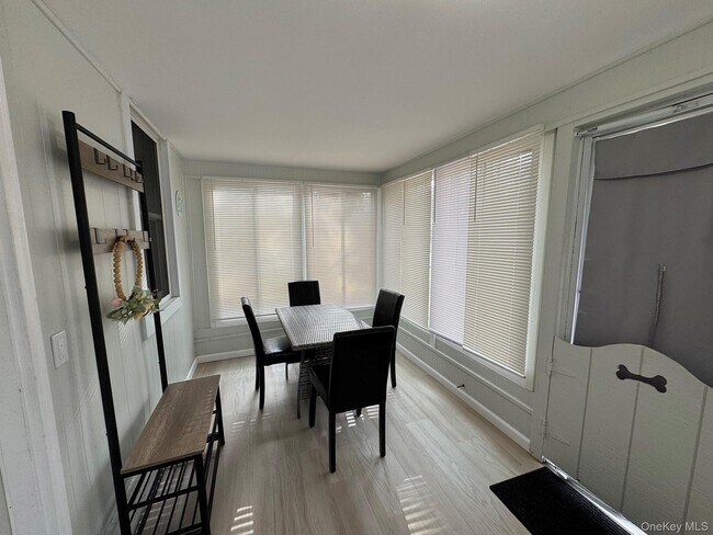 Foto del edificio - 131 Westbury Dr