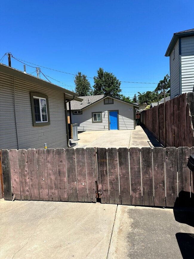 Foto del edificio - Beautiful 2 bedroom/2 bathroom Available soon!