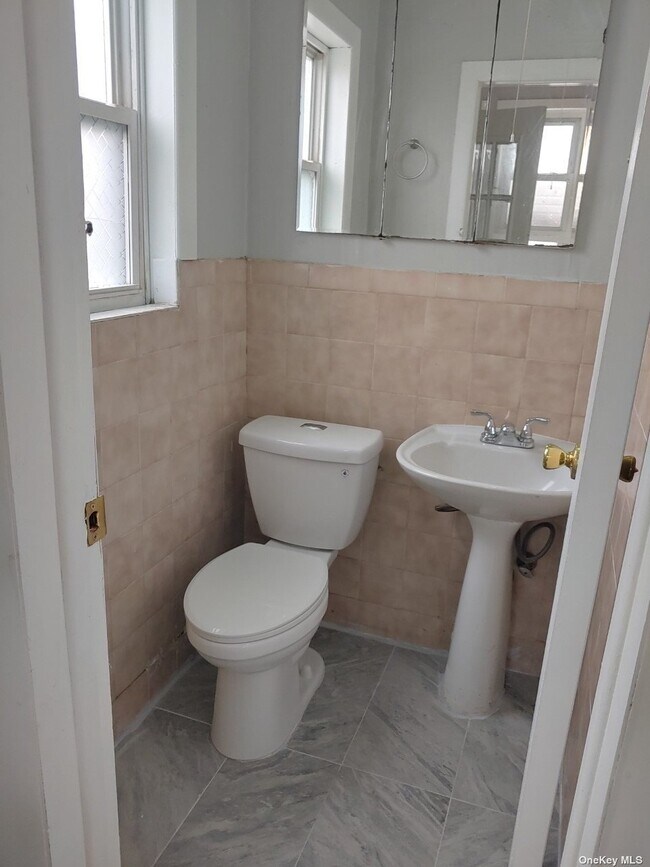 Foto del edificio - 88-31 249th St