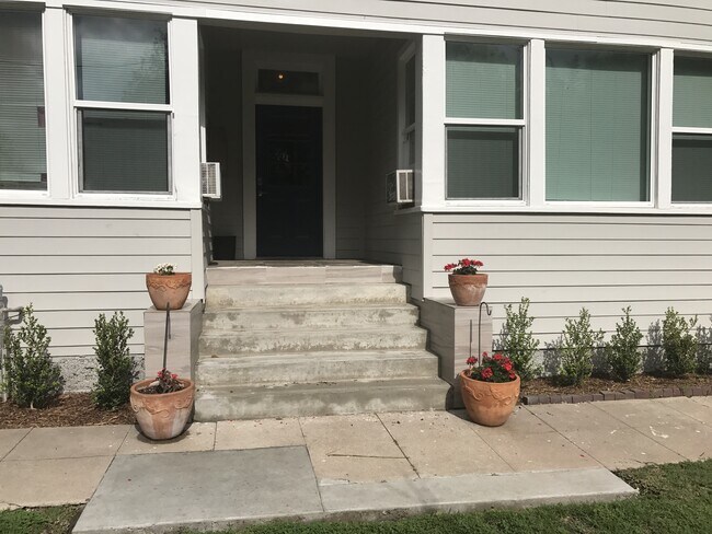 Foto del edificio - 466 Cypress Ave